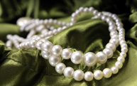 Produktion und Vertrieb von Schmuck, Uhren, Edelmetallwaren